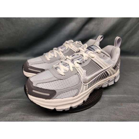 Nike Boys Vomero 5 (GS) Sneakers Mesh Pure Platinum Silver Size 4 NEW NO BOX! - Picture 4 of 11